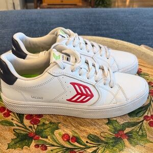 Cariuma Sneakers PANTONE Salvas White Leather Viva Magenta unisex